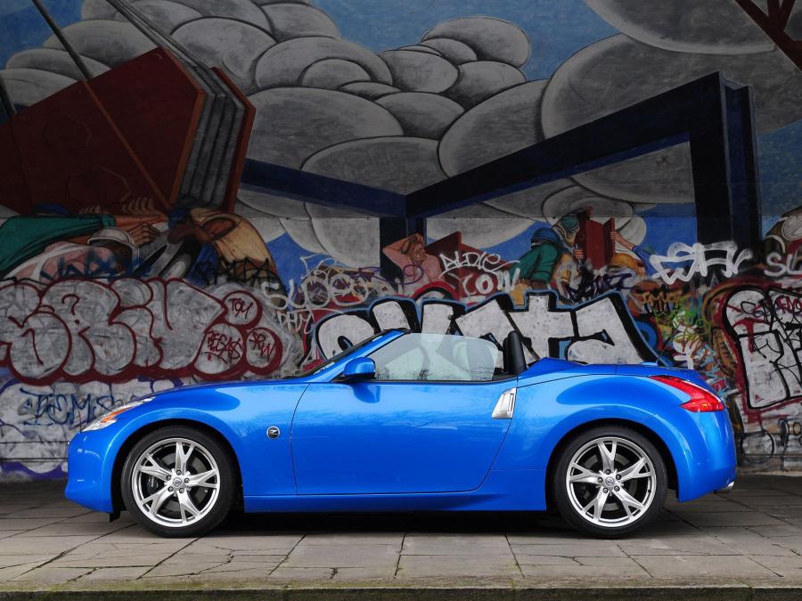  Nissan 370Z Roadster 2010 года  (UK) (фото 6 из 7)